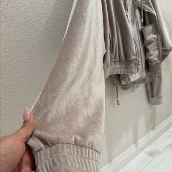 Guess Women's velour tracksuit - Picture 2 of 7